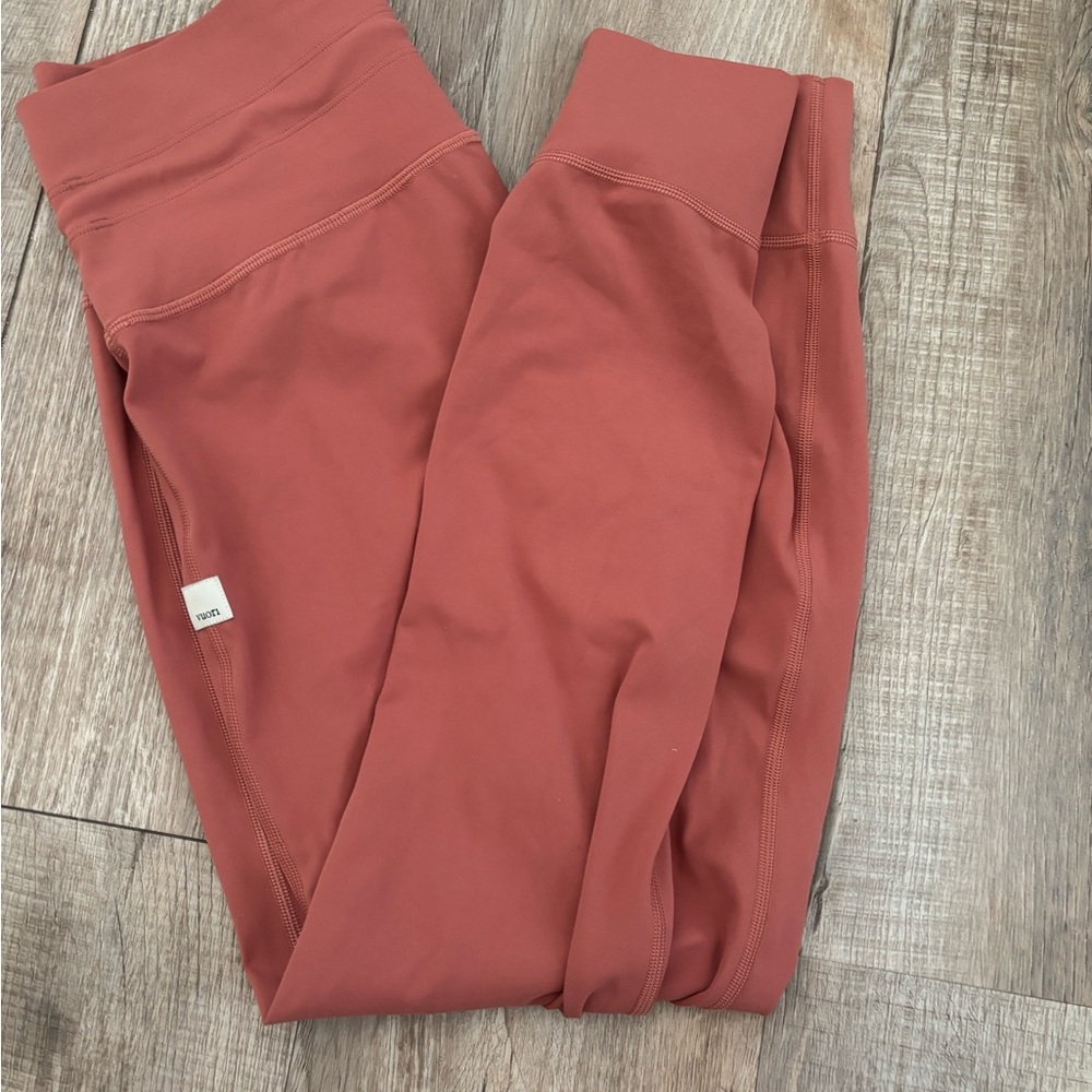 Vuori High-Rise Leggings in Clay Rose